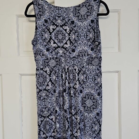 Elegant Black and White Patterned Dress - Picture 5 of 5